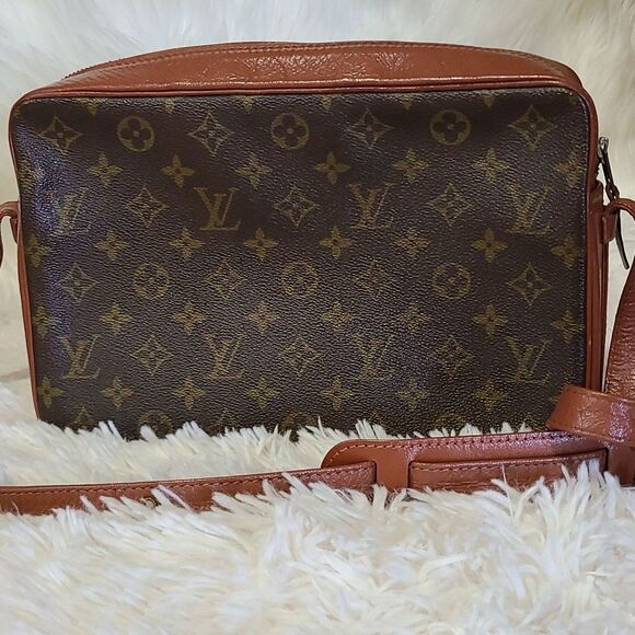 💯 Authentic Louis Vuitton Handbag 🍀 - Picture 10 of 17